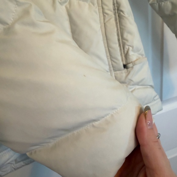 Patagonia Women's Down With It Off-White Puffer Jacket - Picture 4 of 9